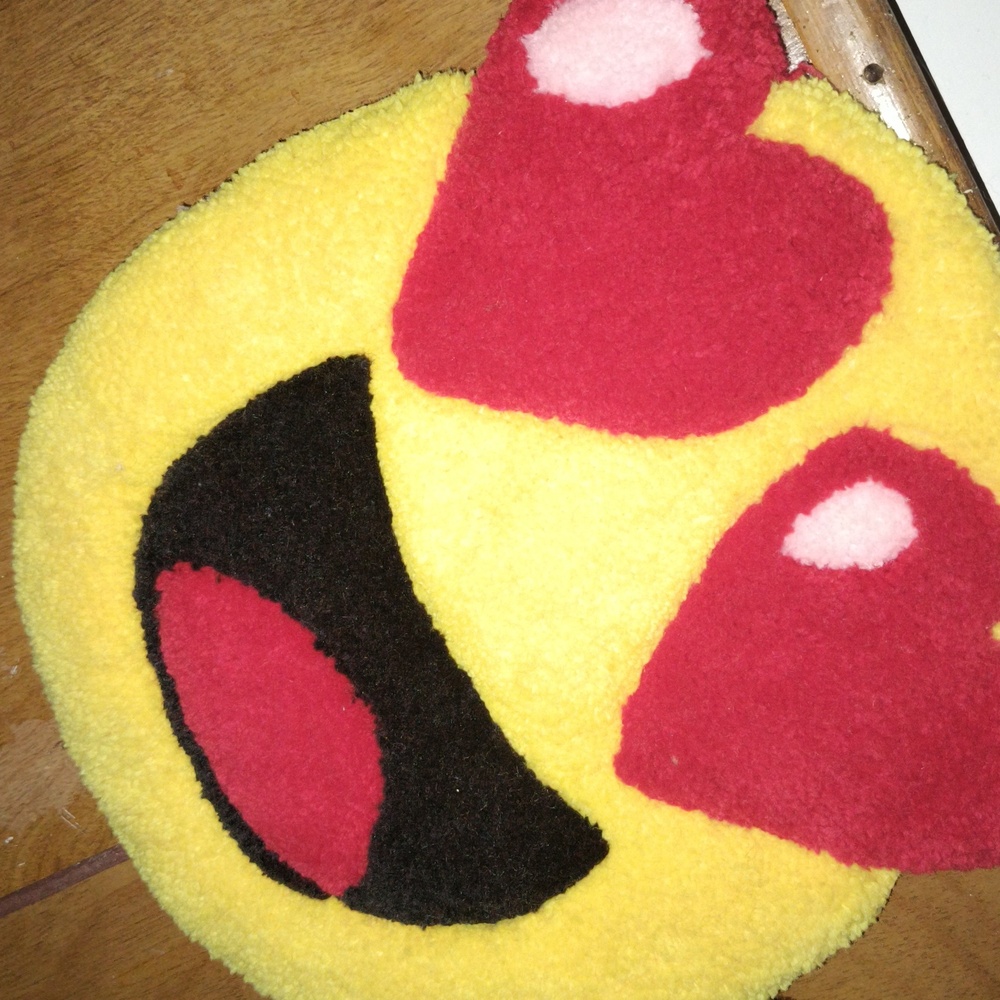Emoji Heart Eyes Plush Acrylic Fiiber Art - Picture 8 of 8
